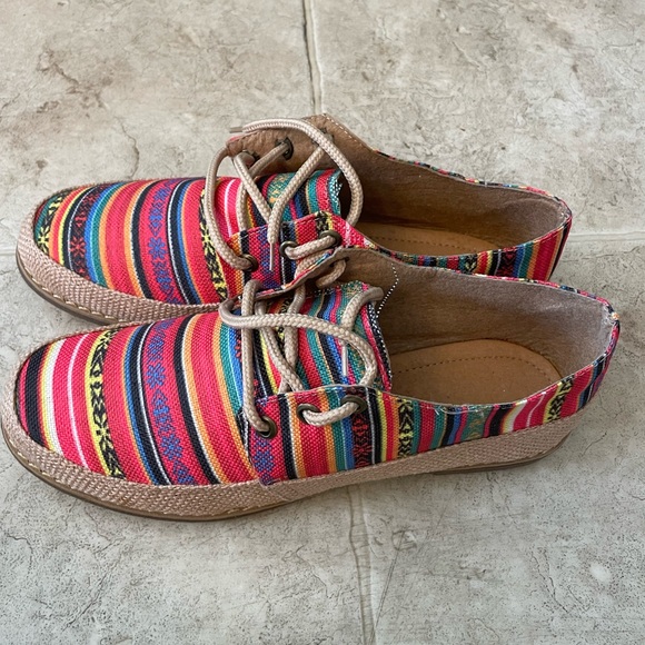 COLORFUL Mexico Designed Shoes - Picture 2 of 6
